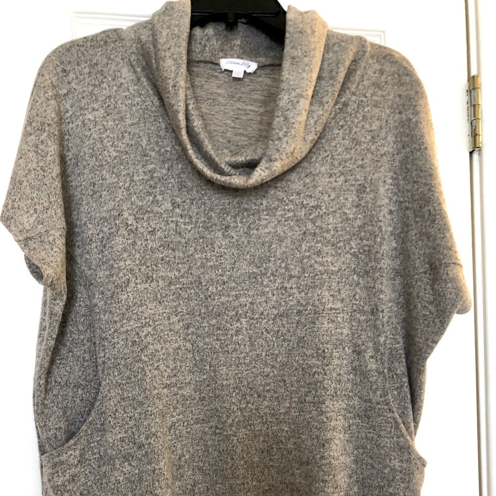 Super soft taupe short sleeve sweater (M)